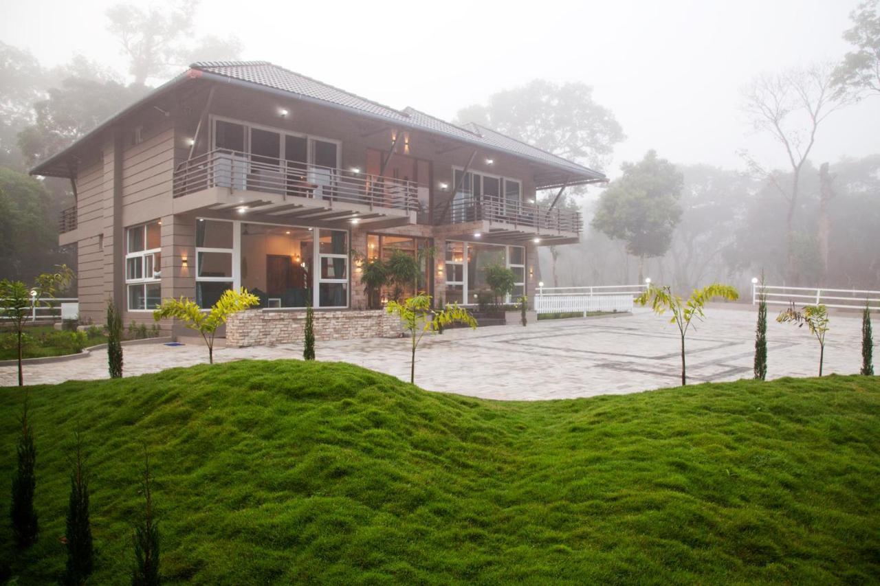 Coffee & Mist Luxury Villa- Comp Breakfast, Pool, Lounge, And Coffee Estate By Stayvista 马迪凯里 外观 照片