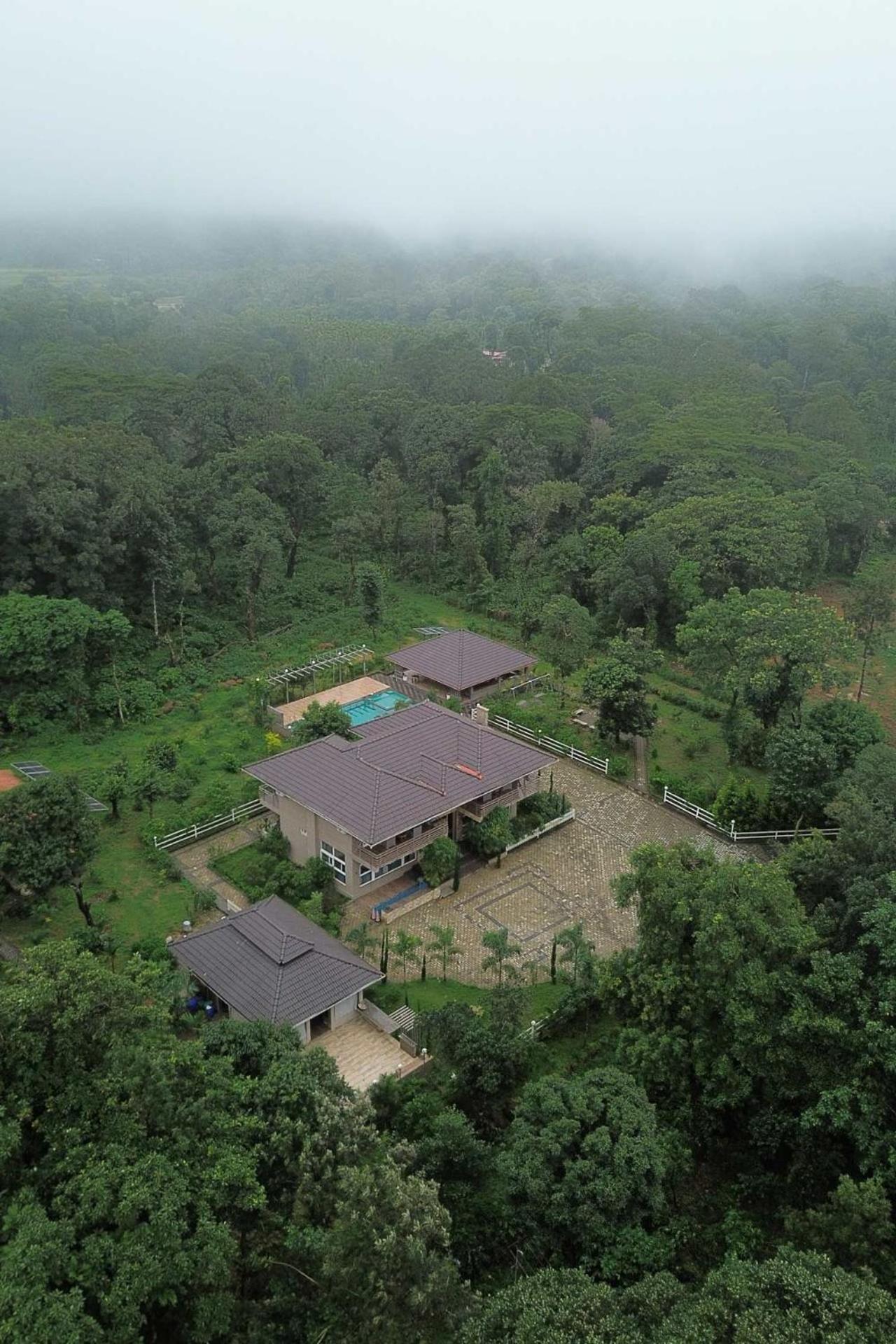 Coffee & Mist Luxury Villa- Comp Breakfast, Pool, Lounge, And Coffee Estate By Stayvista 马迪凯里 外观 照片