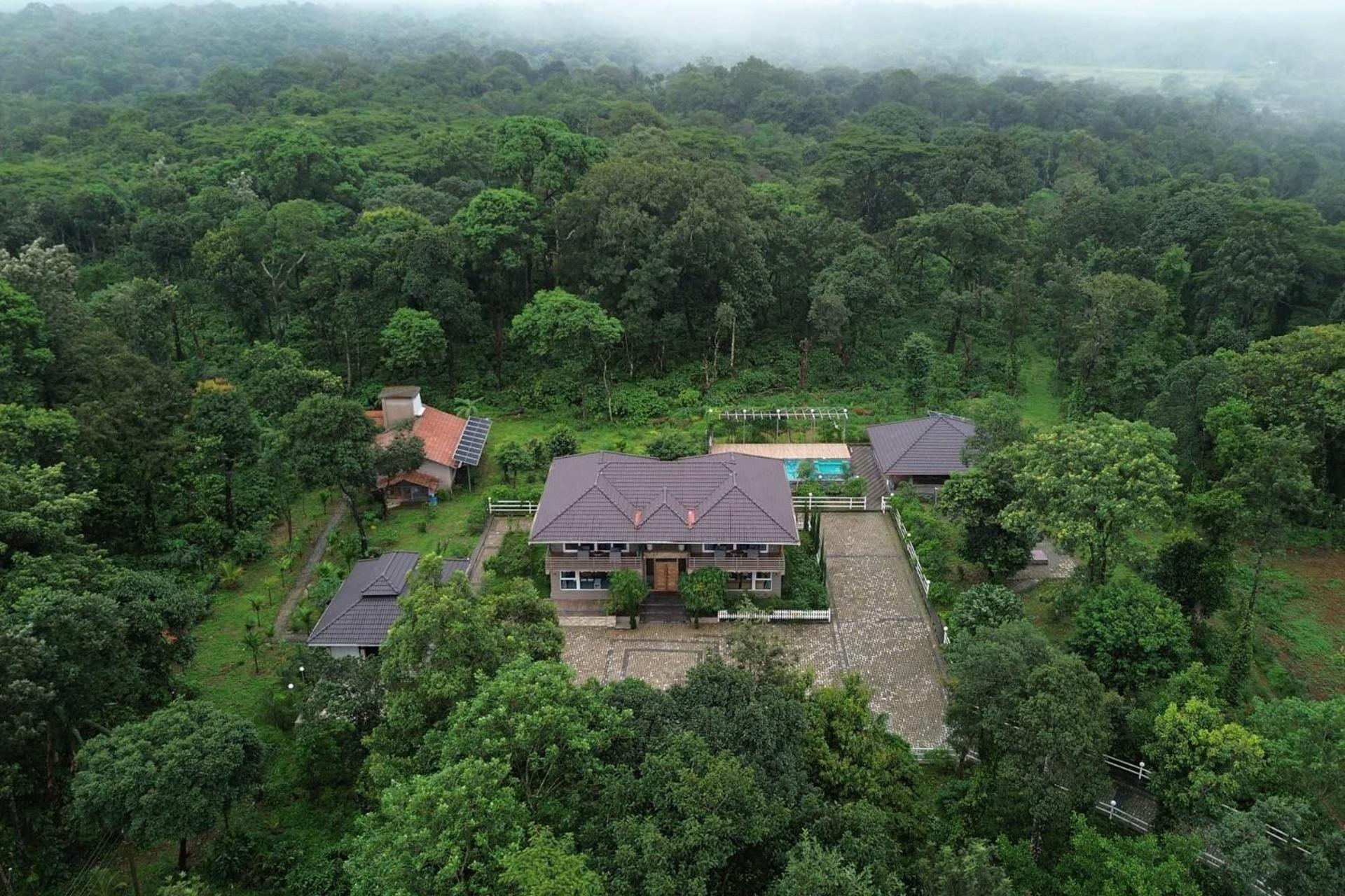 Coffee & Mist Luxury Villa- Comp Breakfast, Pool, Lounge, And Coffee Estate By Stayvista 马迪凯里 外观 照片